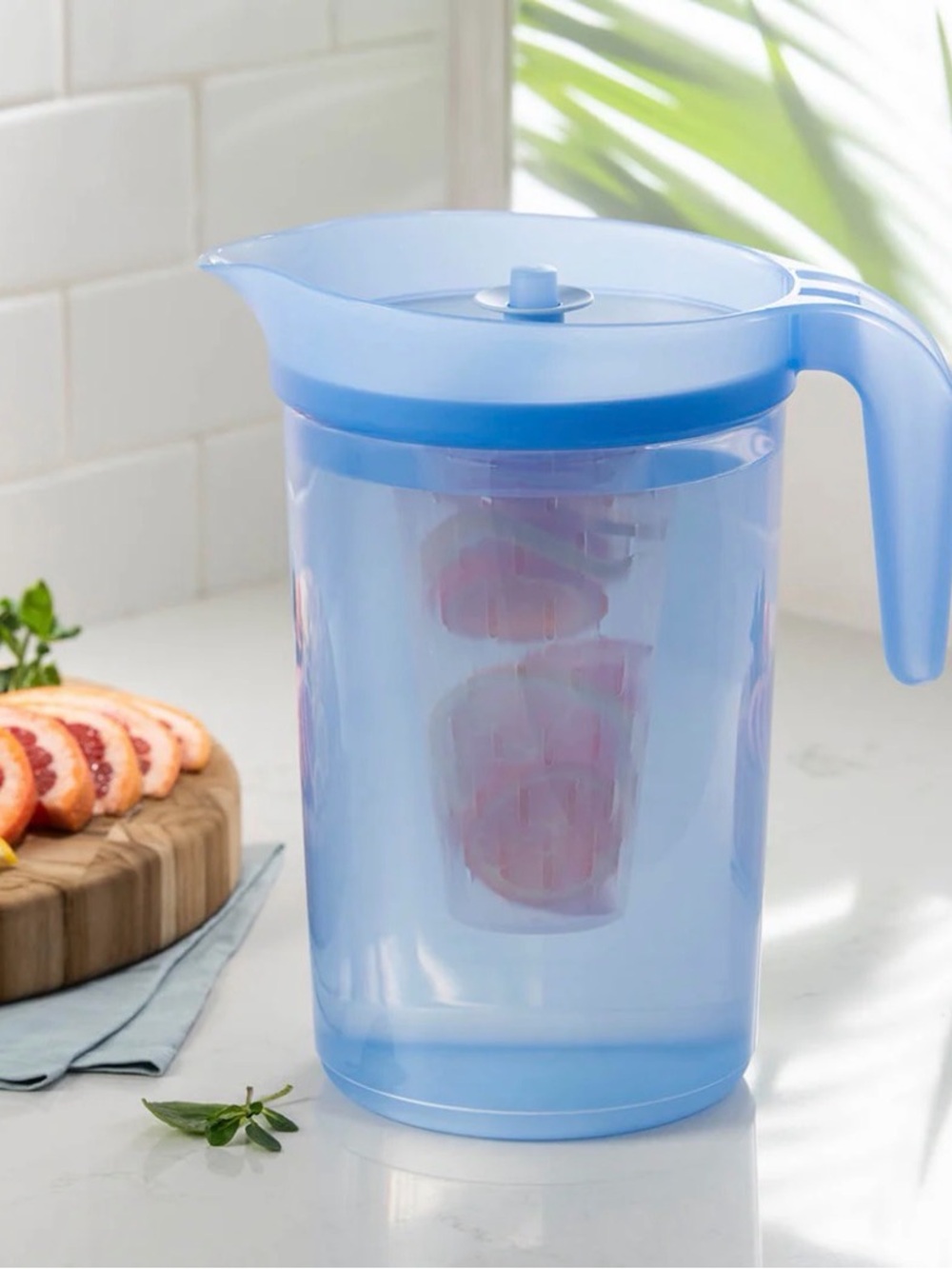 Tupperware Ilumina 1-gallon Pitcher w/Infuser - NWOT